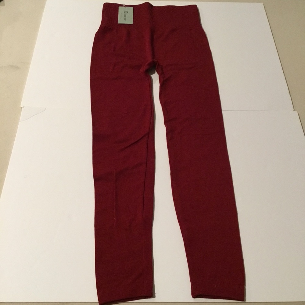 Dimore women burgundy Leggings. One size. New with tags.